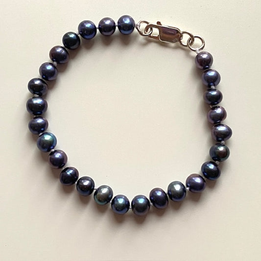 Best Classic Knotted Navy Pearl Bracelet