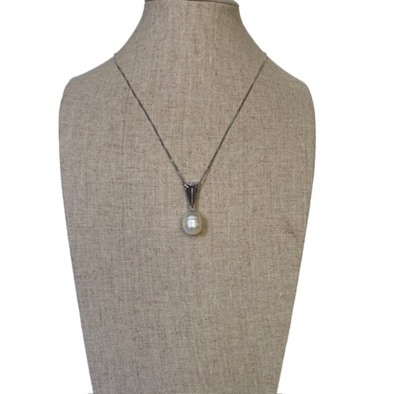 Creamy white oval baroque pearl silver wedge pendant necklace 18 inch sterling chain on linen jewelry bust