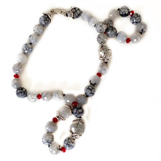 Faceted Chunky Hand-knotted 22 1/2-inch grey snakeskin agate, sparkling faceted grey crystals, red crystal accent necklace with sterling silver clasp top view