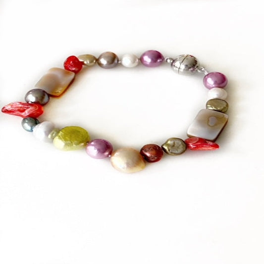 Hand-knotted 7-inch multi-coloured pearl bracelet with beige Mother-of-pearl shell beads , blister pearls and silver-tone round magnetic ball clasp top view