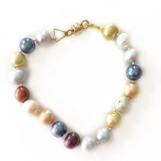 Multi-coloured freshwater pearl knotted 7 3/4" bracelet top view